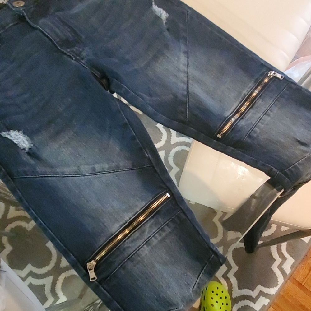 Jean's - Picture 3 of 3